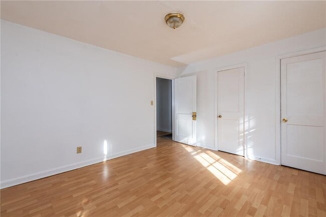 Building Photo - 1801 Oakmont Dr NW