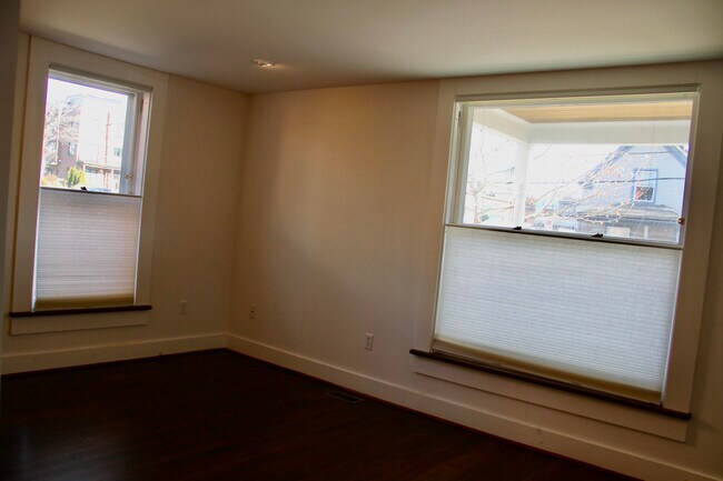 Building Photo - 310 2nd St