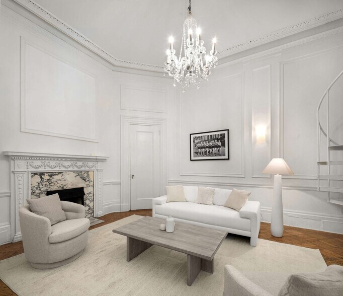 Building Photo - 3 E 9th St