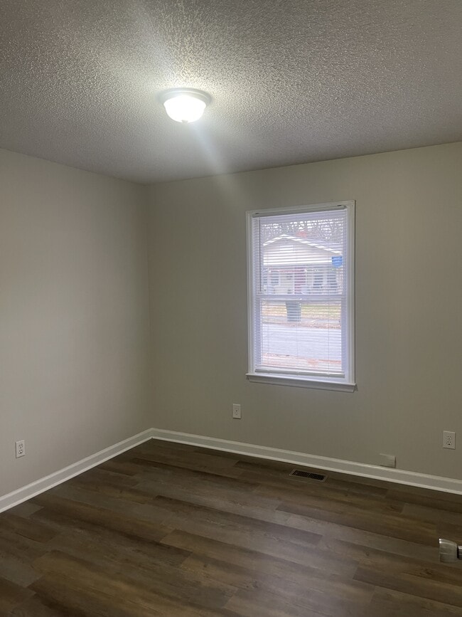 Building Photo - 912 Gregory St