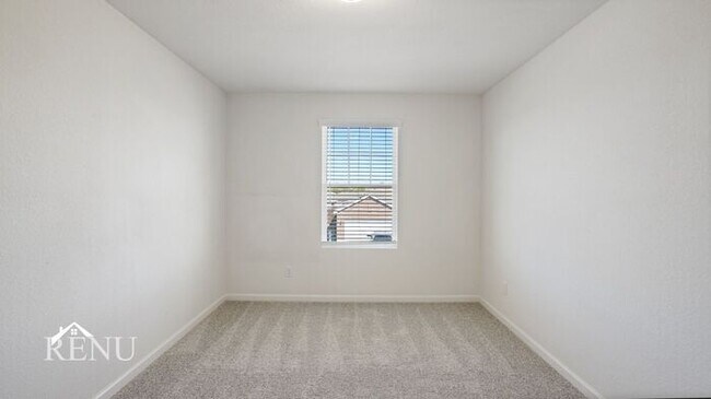 Building Photo - 758 Oakhurst Dr