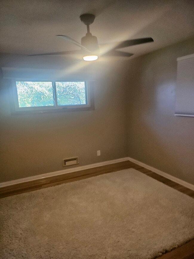 Building Photo - 8451 Southlane Dr