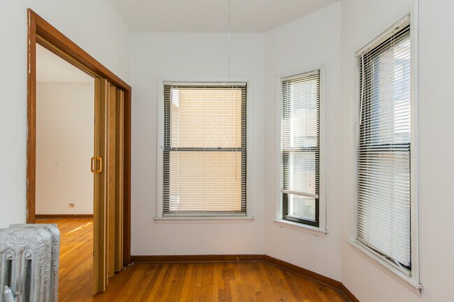 Building Photo - 520 W Diversey Pkwy