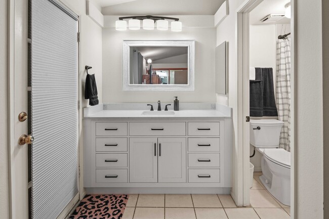 Building Photo - Wonderful Single Story Home with Great Yard in Santa Clarita!