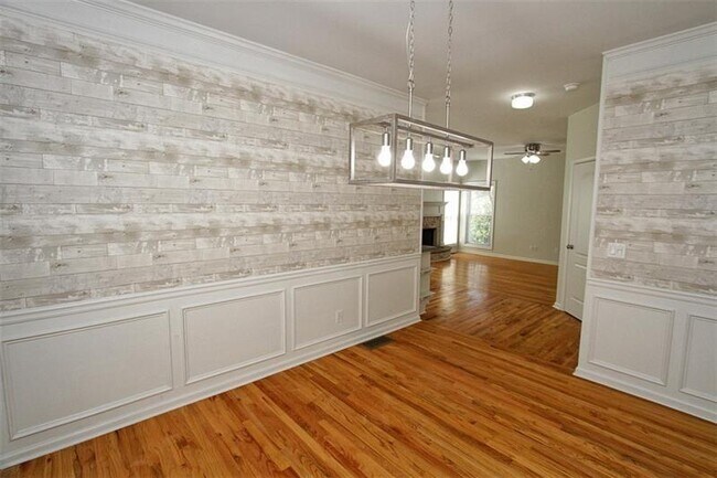 Building Photo - 2210 Orchard Park Cir NW