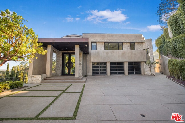 Building Photo - 2501 Zorada Dr