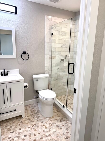 Building Photo - 819 Fairwaycove Ln