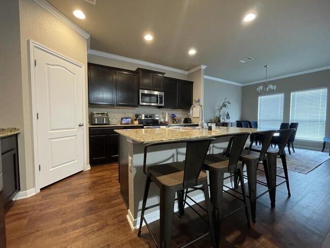 Building Photo - 5812 Blackstone Dr