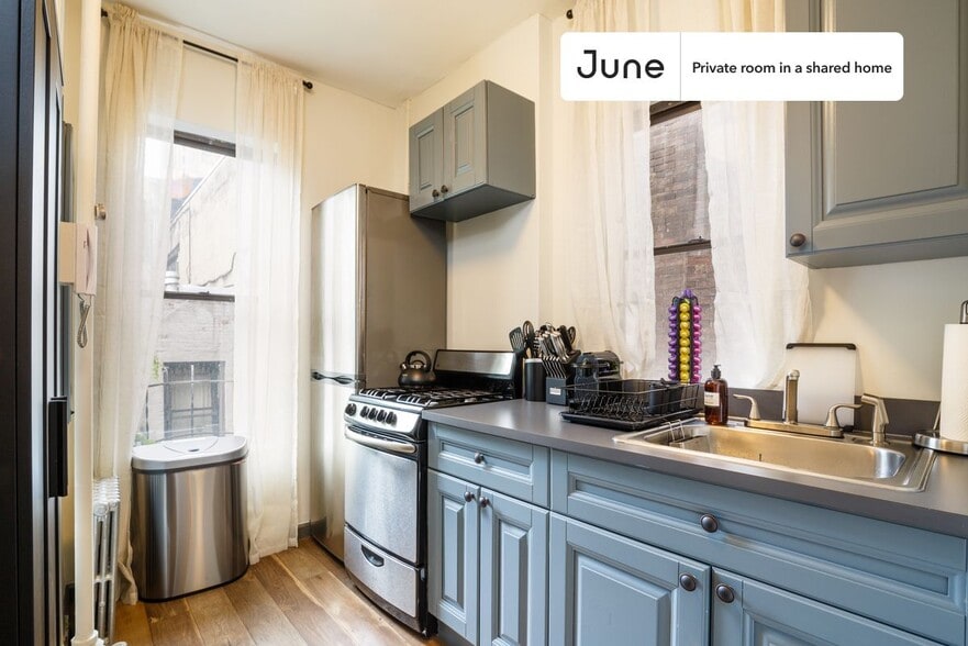 Building Photo - Room in Shared 3 bed/1 bath home in Hell's Kitchen