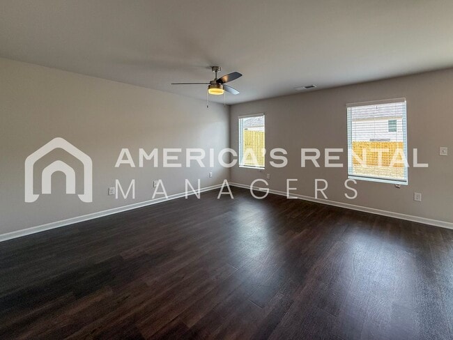 Building Photo - Escape to Lakeside Living in Lincoln! Available to View Now!