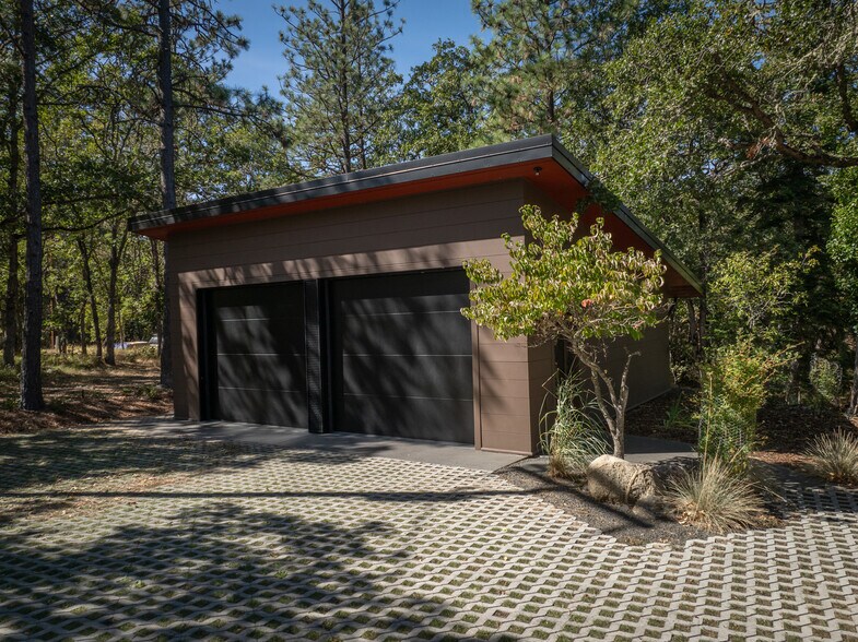 Building Photo - 6805 Highway 30W