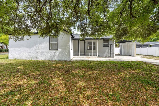 Building Photo - 2-Bedroom, 1.5-Bathroom Home in Tampa – Perfect Location!