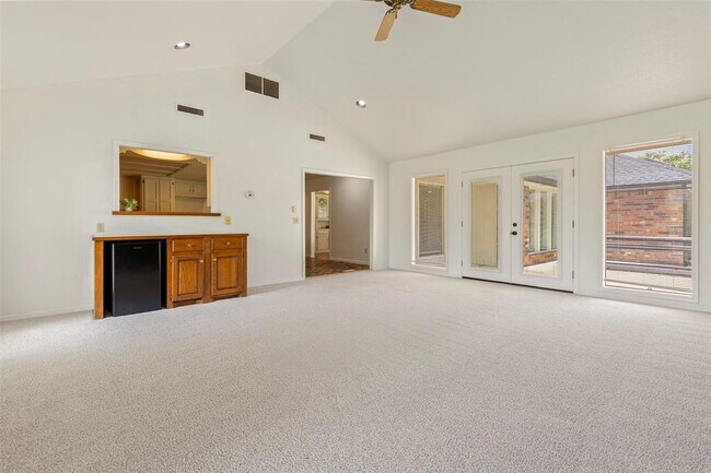 Building Photo - 57 Serenada Ln