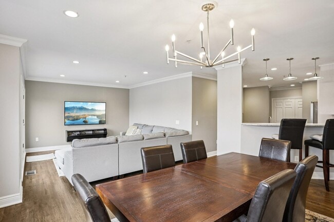 Building Photo - 343 The Promenade