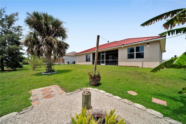 Building Photo - 3326 SW 8th St