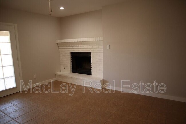 Building Photo - 5415 S Hazelton Ln