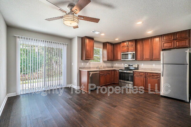 Building Photo - 6311 NE 44th St