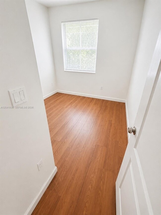 Building Photo - 1656 SE 29th Ct