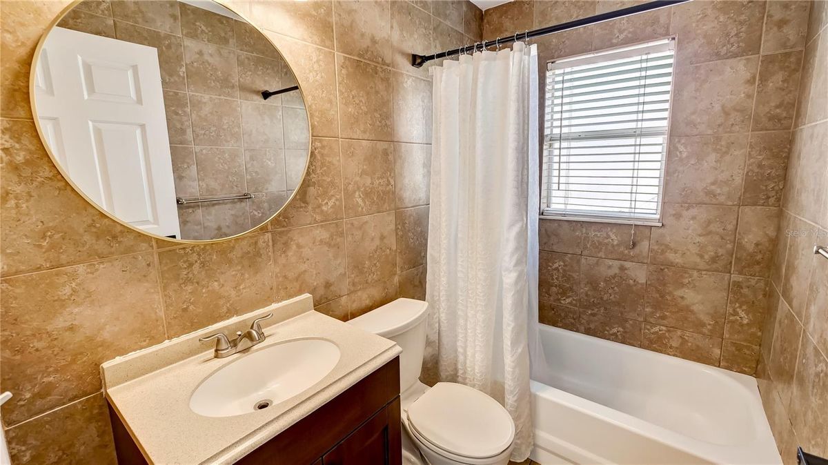 Building Photo - 1445 Sophie Way