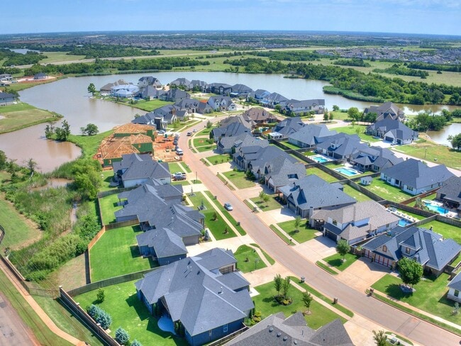 Building Photo - 5 Bedrooms + 3 Baths + Piedmont Schools
