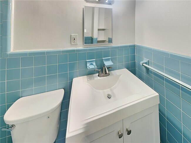 Building Photo - 816 Gertrude Pl NW