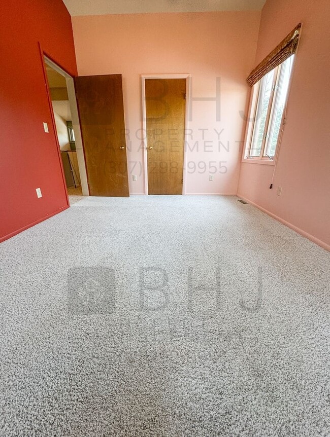 Building Photo - 21 Mills Ln