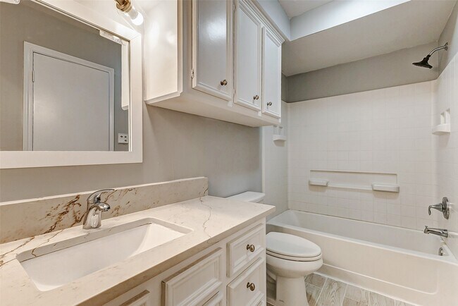 Building Photo - 1727 Cloister Dr