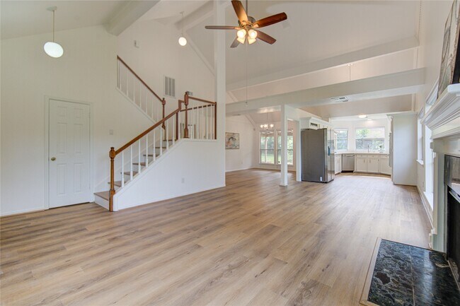 Building Photo - 902 Mesa Terrace Dr