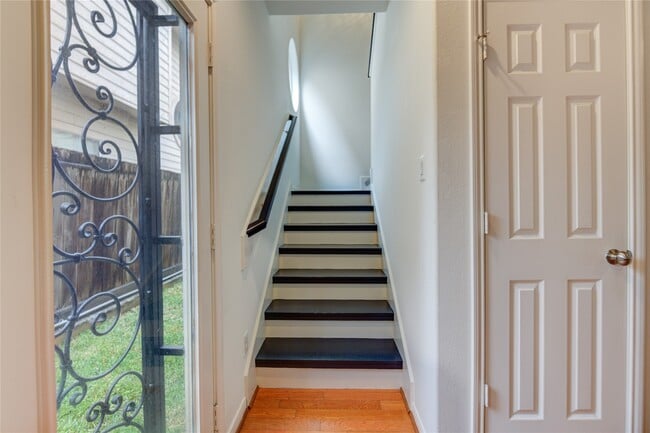 Building Photo - 2206 Naomi St