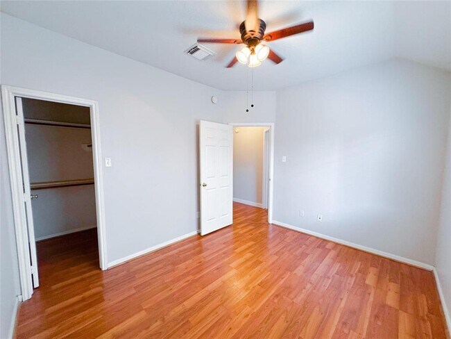 Building Photo - 19410 Bear Springs Dr