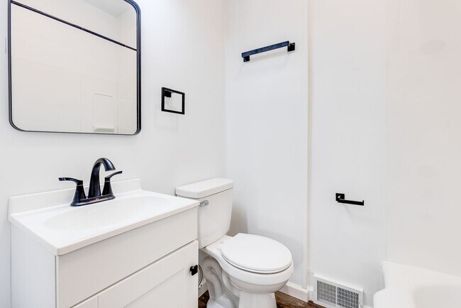 Building Photo - AVAILABLE August 2026 - Fully Renovated Mount Washington Charmer with Historic Details & Modern U...