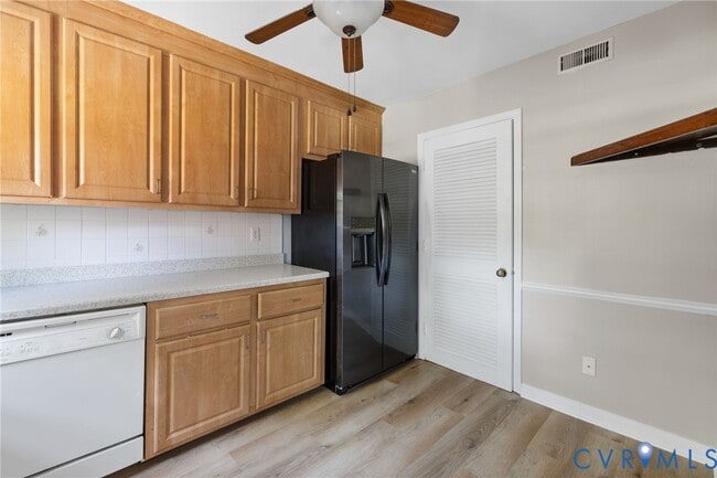 Building Photo - 2218 Kingsbrook Dr