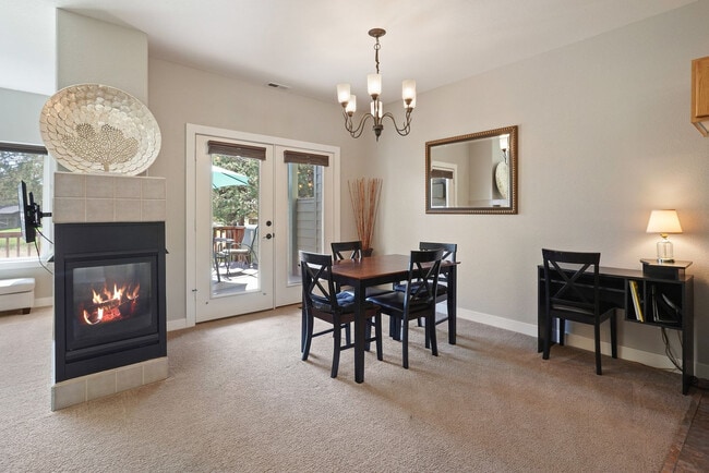 Building Photo - 1084 Golden Pheasant Dr