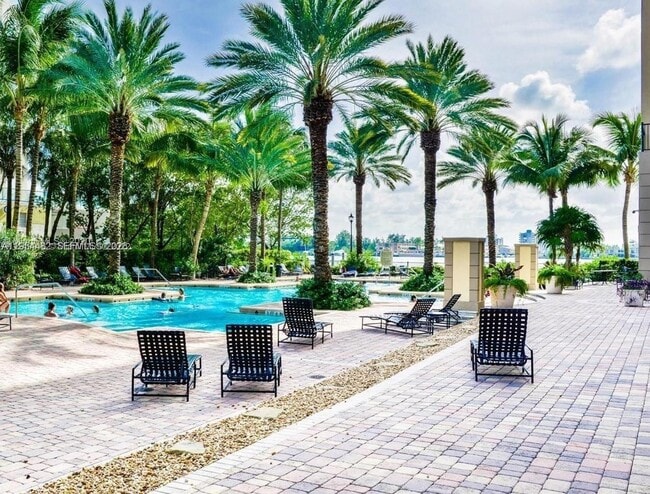 Building Photo - 17150 N Bay Rd