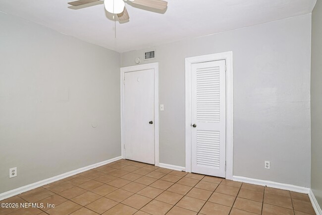 Building Photo - 214 8th Ave N