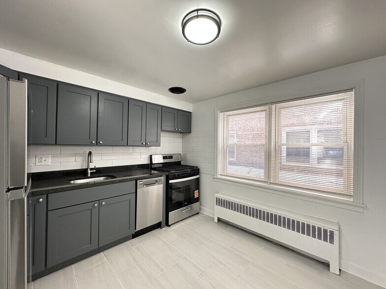 Building Photo - 6721 N California Ave