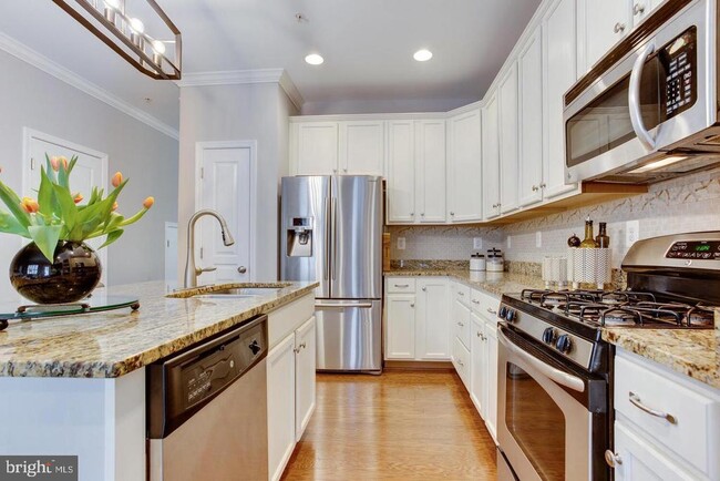 Building Photo - 19 Boucher Pl