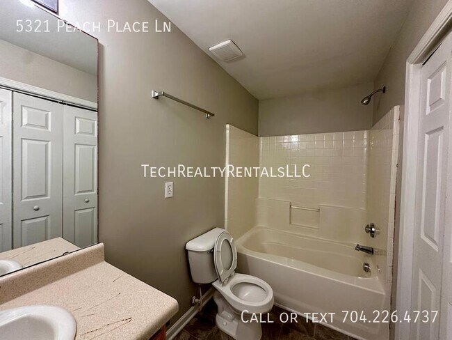 Building Photo - 5321 Peach Pl Ln
