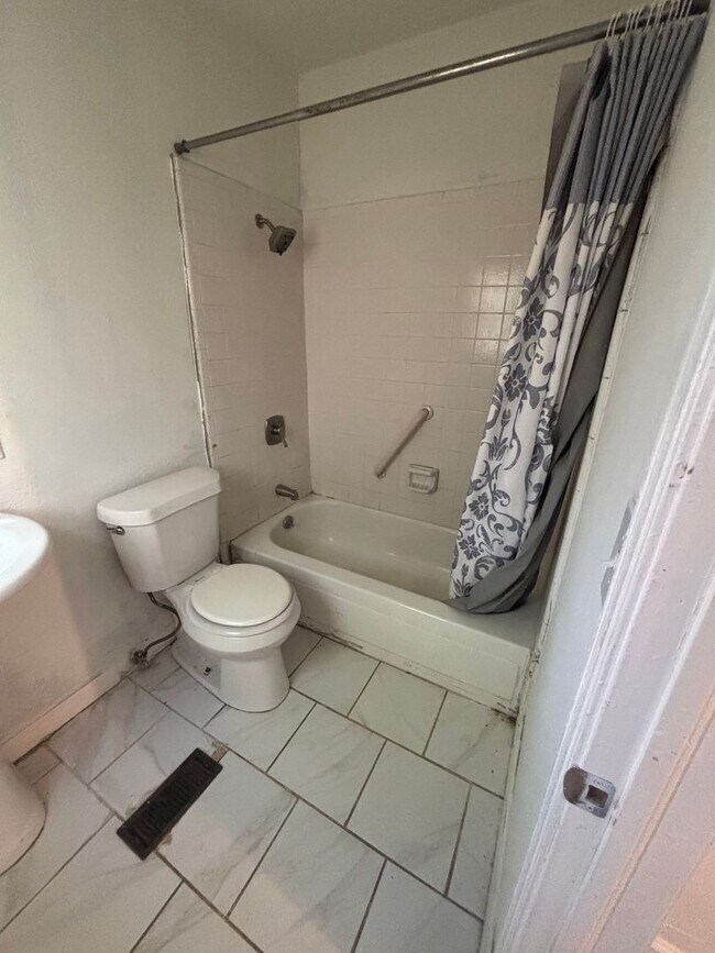 Building Photo - Tulsa Single Family Home for Rent 3 beds 2 bath