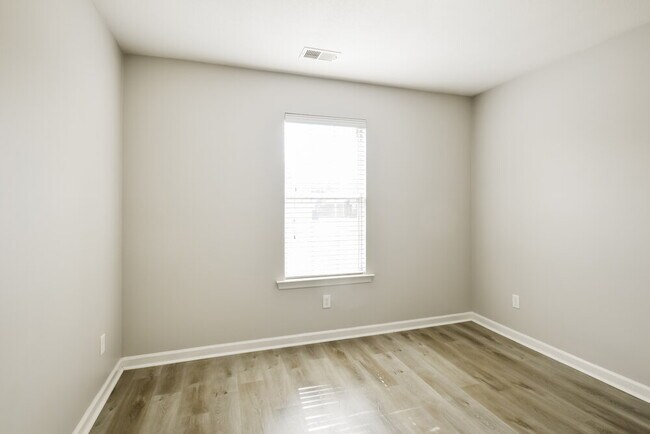 Building Photo - 9069 Gavin Dr