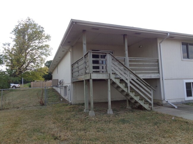 Building Photo - 1230 W Washington St