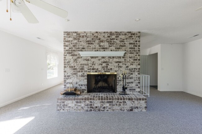 Building Photo - Serene 3 Bedroom, 2 Bathroom Home in Pine ...