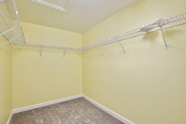 Building Photo - Former Model Townhome for Rent – Winter Ga...