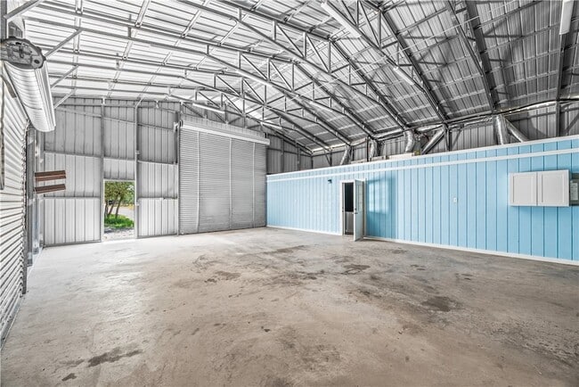Building Photo - 2122 Prairie Rd