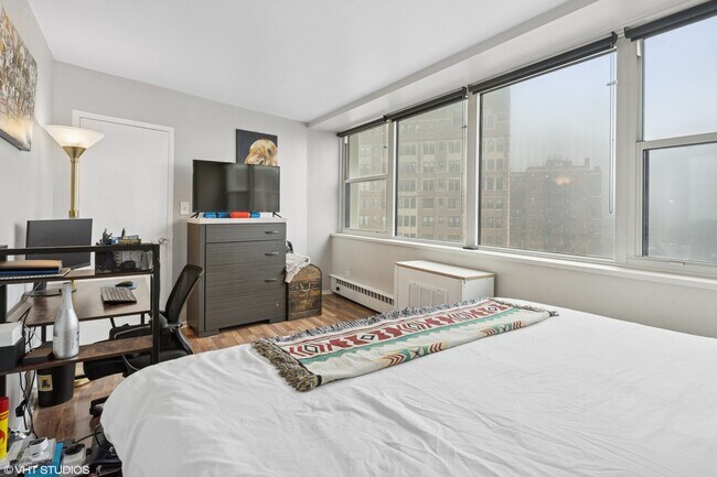 Building Photo - 1150 N Lake Shore Dr