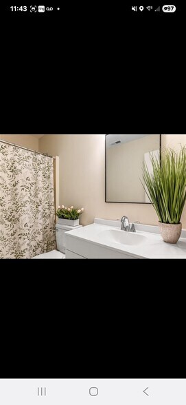 Hallway Bathroom - 1819 Bothwell St