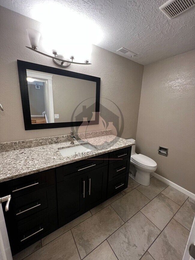 Building Photo - Beautiful South Salem Home-