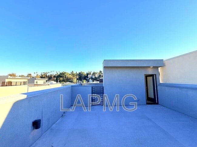 Building Photo - 4334 N Jimson Rd