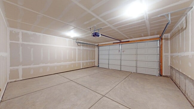 Building Photo - Newer Old Sorrel Townhome