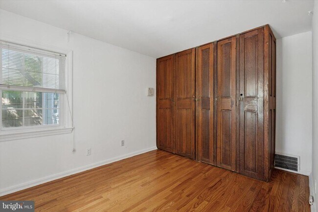 Building Photo - 433 Haverford Rd